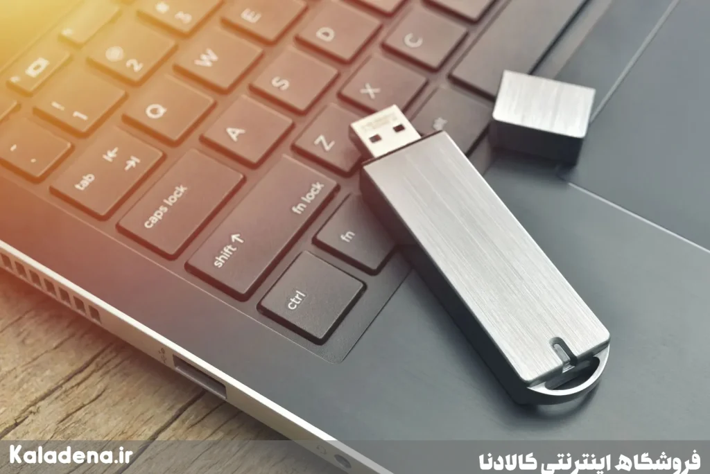 راه حل مشکل بالا نیامدن فلش در ویندوز 2 USB Flash Drive Thumb Drive laptop computer 1